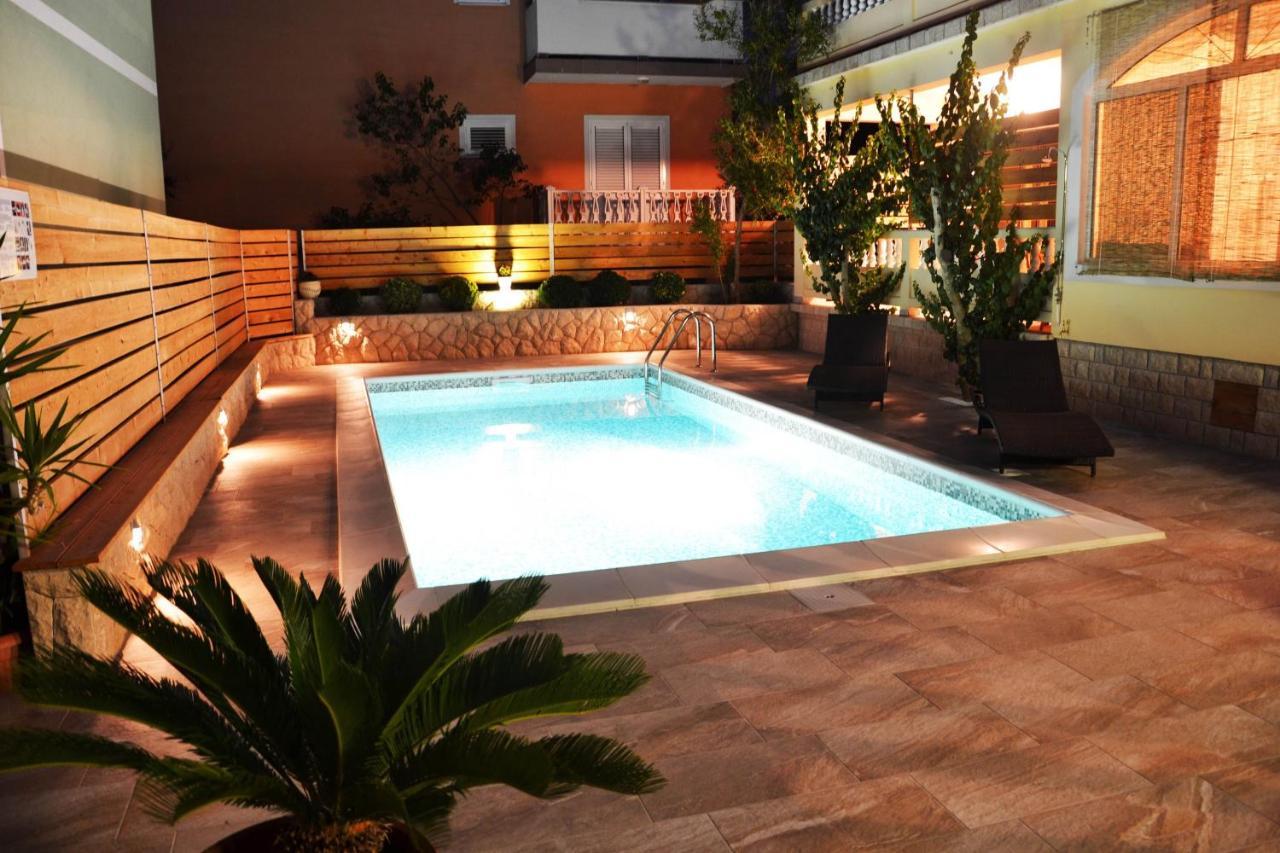 Apartments With A Swimming Pool Banjol, Rab - 11382 ภายนอก รูปภาพ
