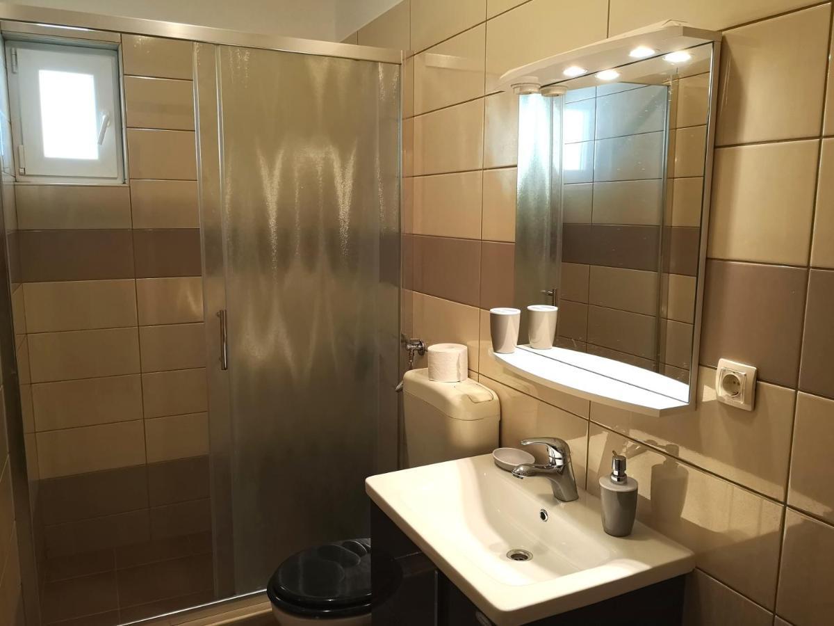 Apartments With A Swimming Pool Banjol, Rab - 11382 ภายนอก รูปภาพ