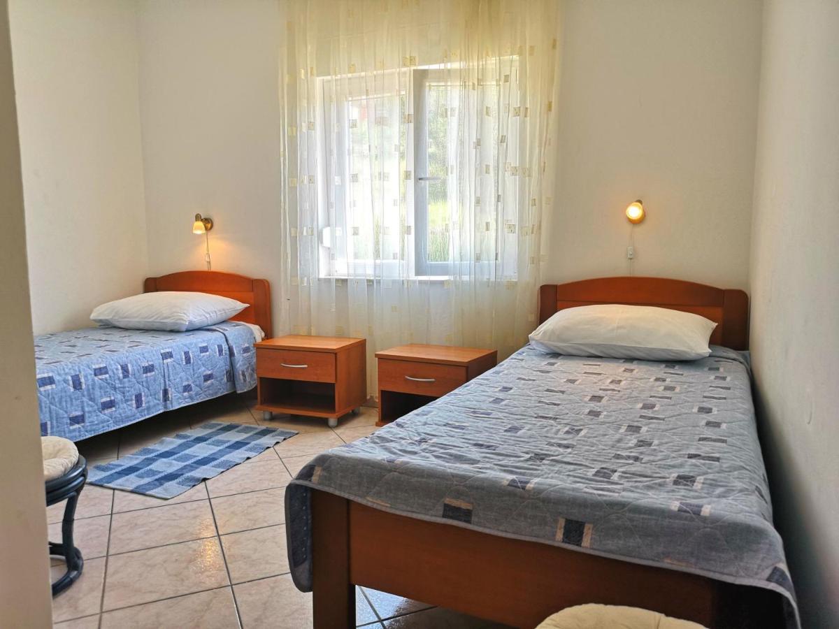 Apartments With A Swimming Pool Banjol, Rab - 11382 ภายนอก รูปภาพ
