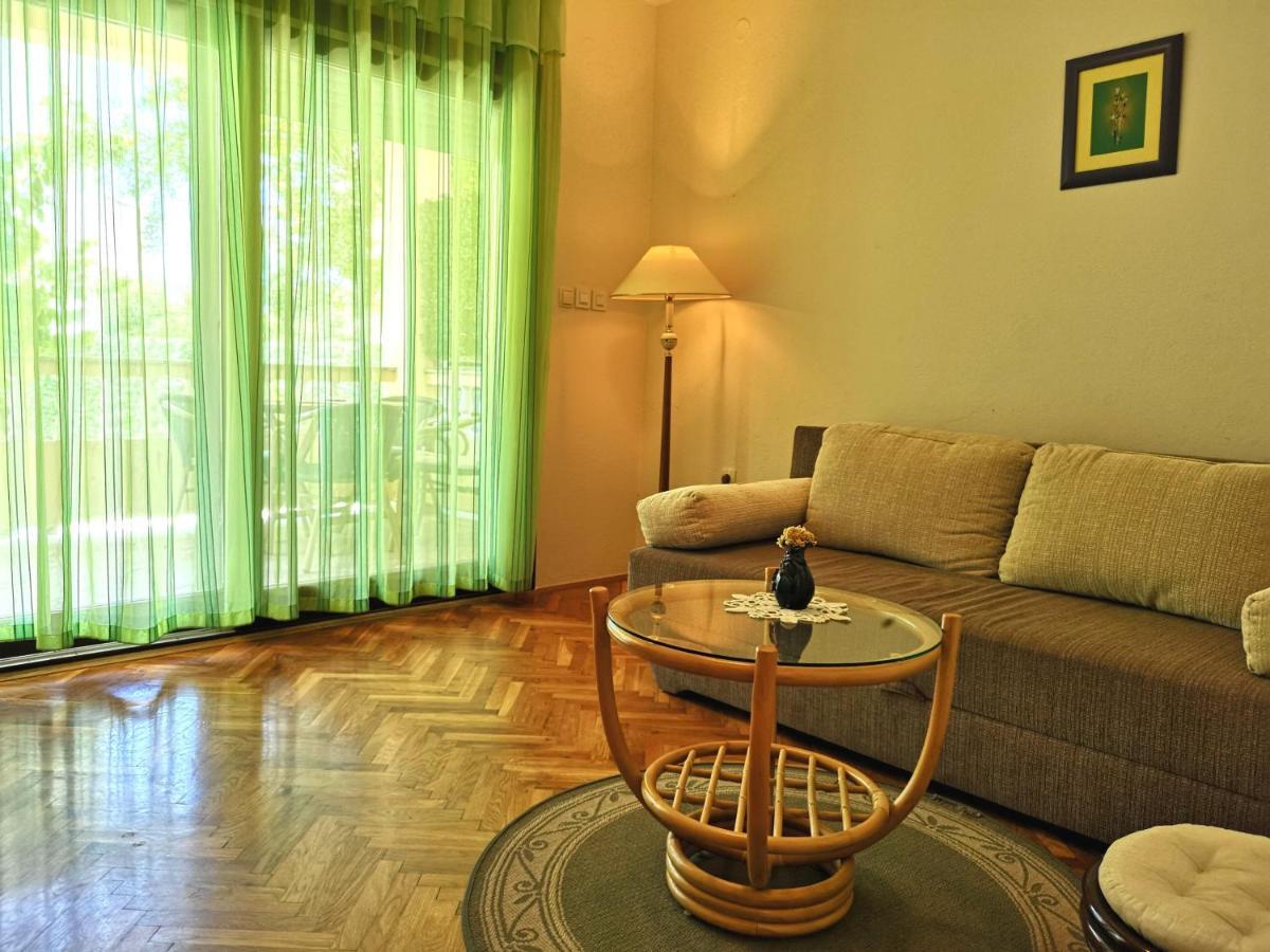 Apartments With A Swimming Pool Banjol, Rab - 11382 ภายนอก รูปภาพ